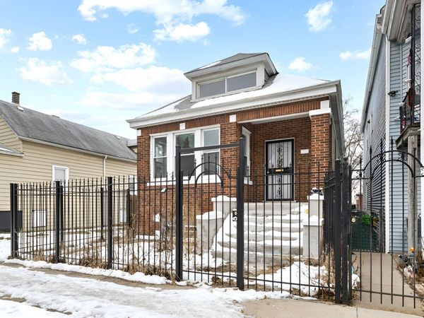 8528 S Escanaba Avenue , Chicago, IL 60617