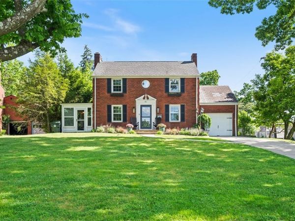 4 E Club Dr , Pittsburgh, PA 15236