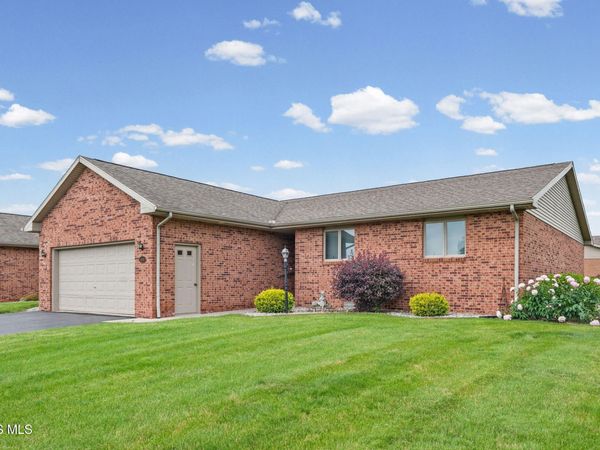100 Meadowcrest Drive , McComb, OH 45858