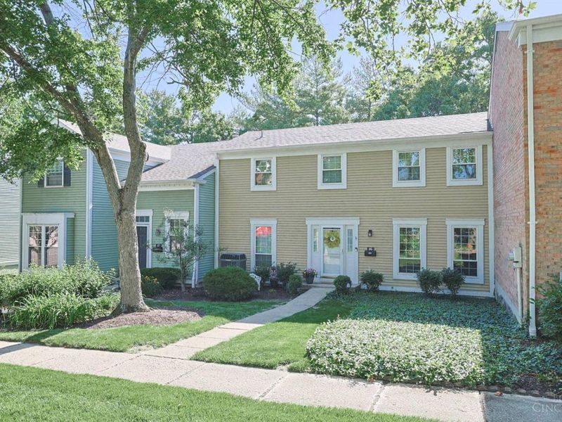 16 N Applewood Court, Fairfield, OH 45014 Photo 2