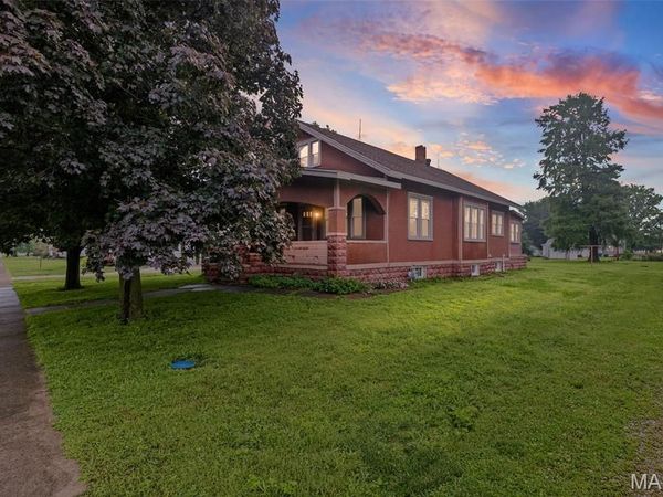 150 N Park Street , Hoyleton, IL 62803