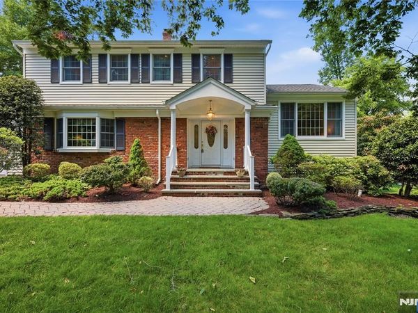 20 Coachman Court, Berkeley Heights, NJ 07922