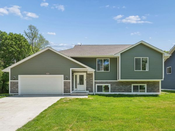 1886 Desoto Street N, Maplewood, MN 55117
