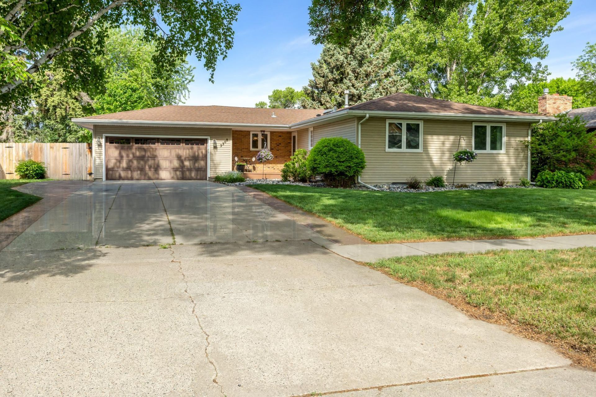 3308 Elm Street N, Fargo, ND 58102 Main Photo
