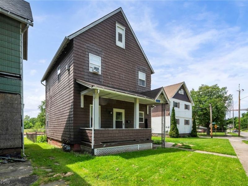1206 Lawrence Road NE, Canton, OH 44705 Photo 2