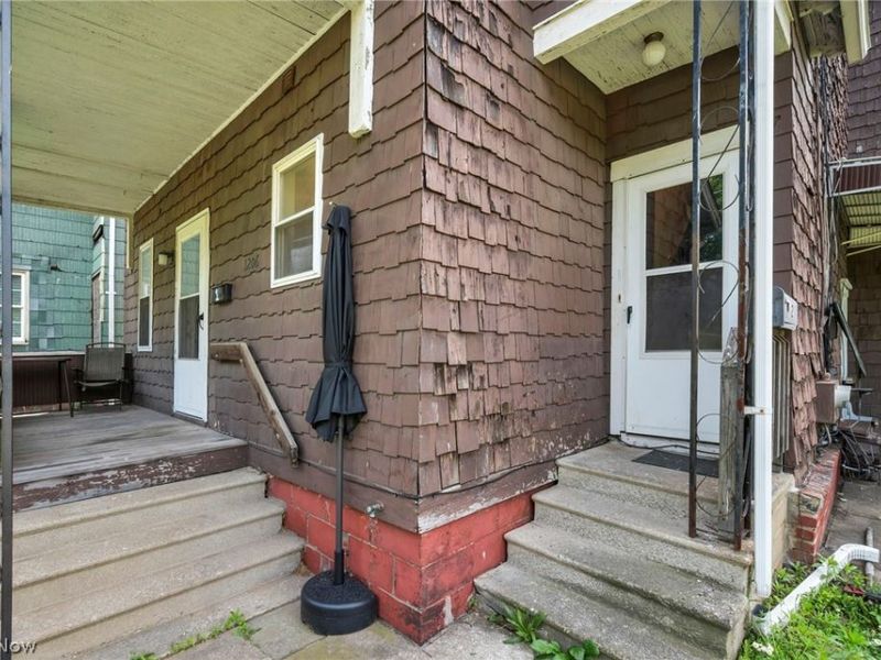 1206 Lawrence Road NE, Canton, OH 44705 Photo 3