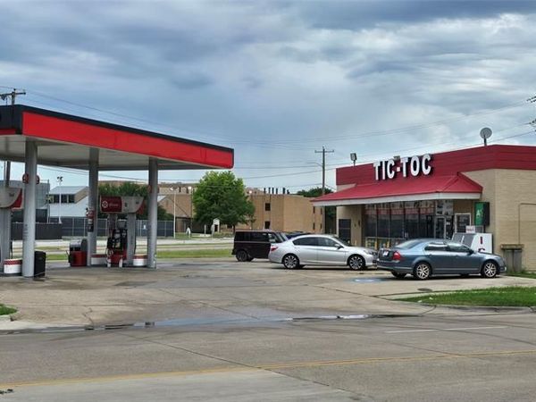 3202 Corn Valley Road , Grand Prairie, TX 75052