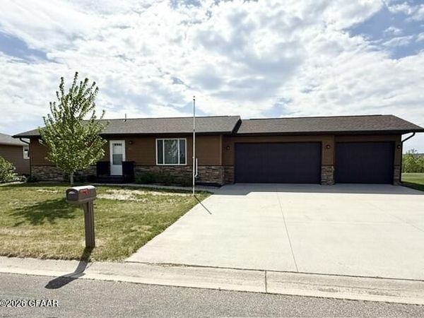 822 9TH Avenue SW, Perham, MN 56573