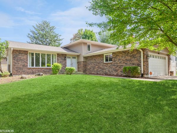 98 QUAIL HOLLOW Court , Naperville, IL 60540