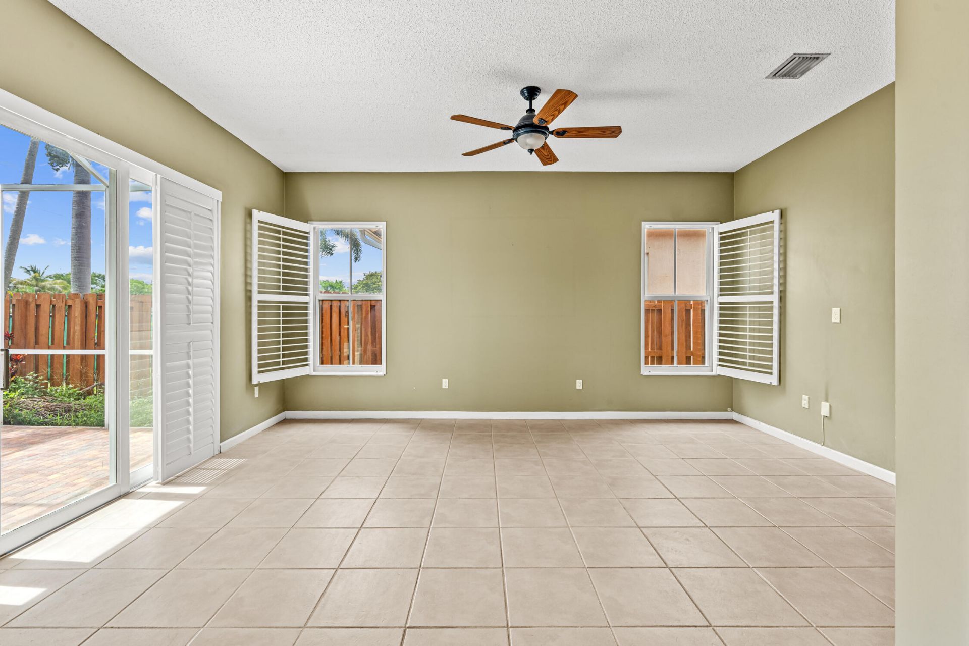 376 E Royal Cove Circle, Davie, FL 33325 Photo