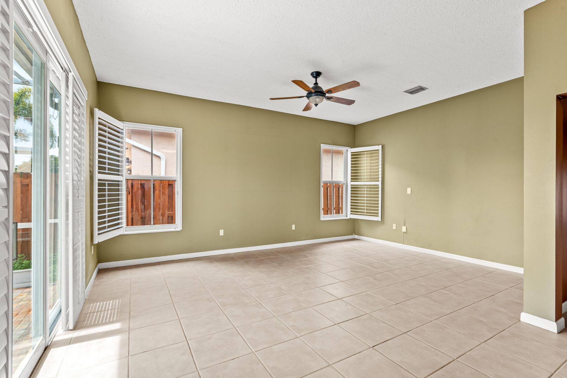 376 E Royal Cove Circle, Davie, FL 33325 Photo