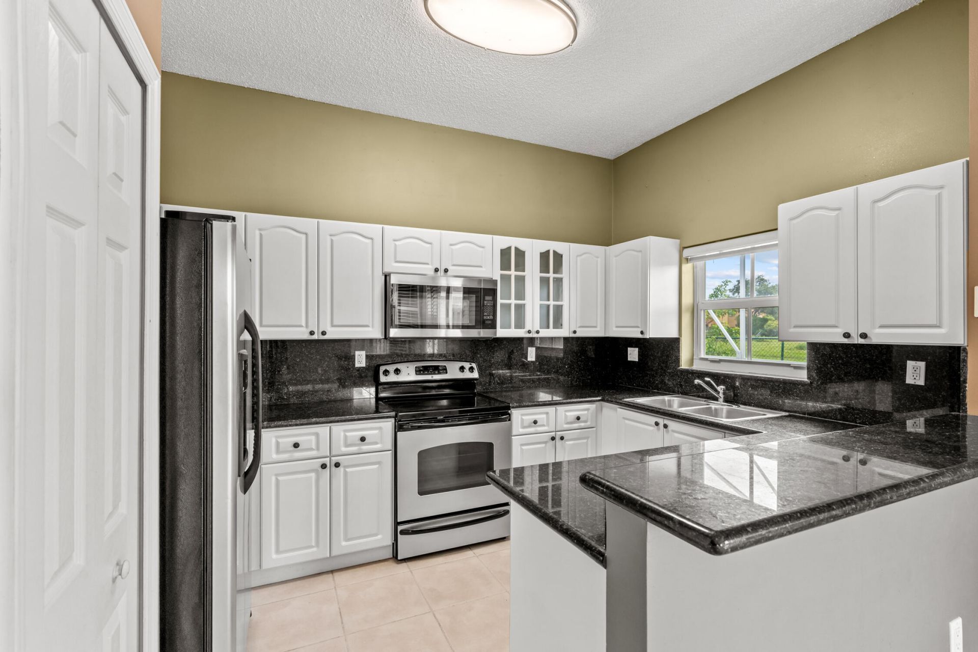 376 E Royal Cove Circle, Davie, FL 33325 Photo