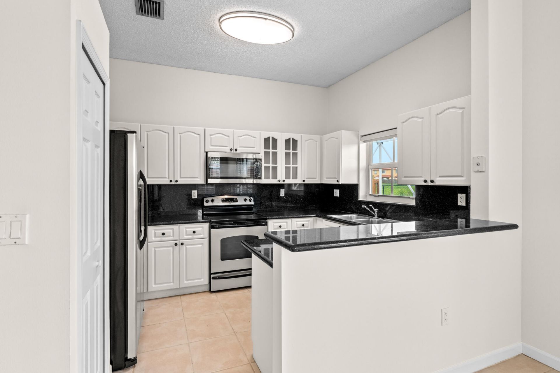 376 E Royal Cove Circle, Davie, FL 33325 Photo