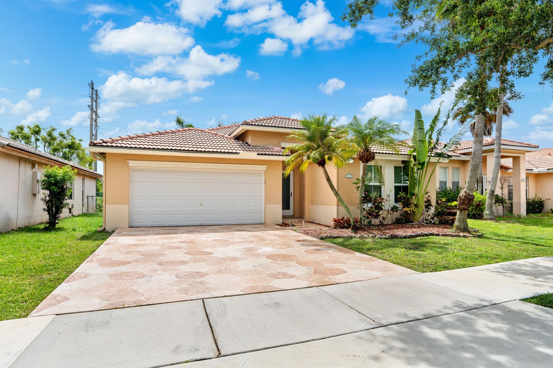 376 E Royal Cove Circle, Davie, FL 33325 Photo