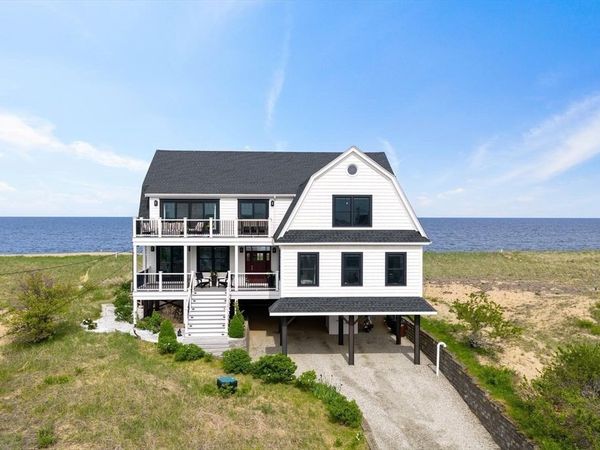 4 35th St, Newbury, MA 01951