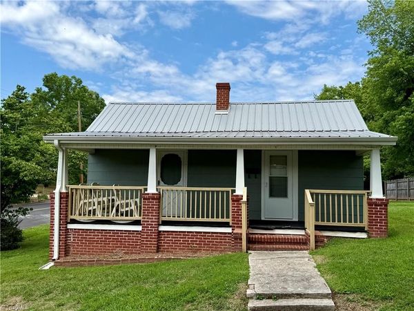 212 S 6th Avenue, Mayodan, NC 27027