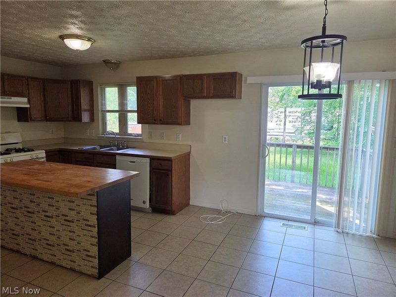 4852 Shadow Oak Drive, Youngstown, OH 44515 Photo 3
