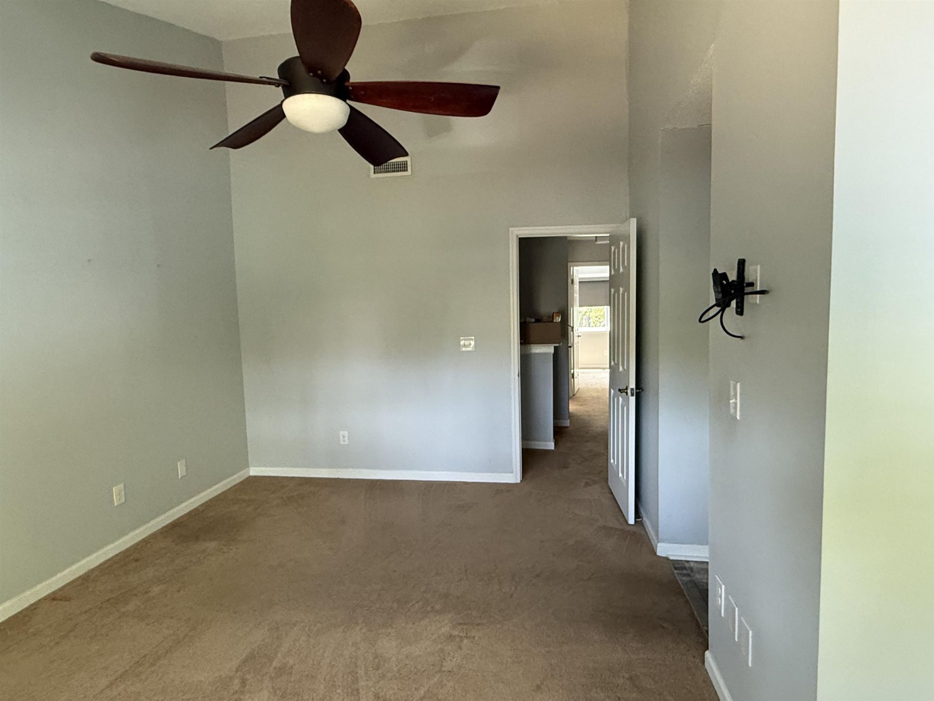 32 Shadow Moss Pl. Photo 8