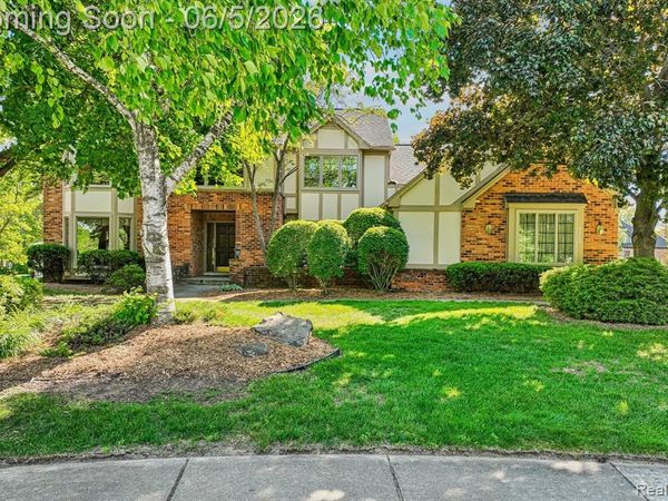 4523 Rivers Edge Drive, Troy, MI 48098