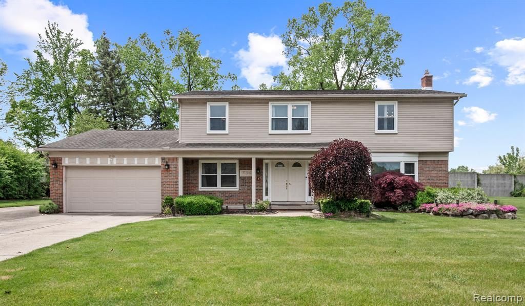 1916 Squirrel Valley Drive , Bloomfield Hills, MI 48304 Main Photo