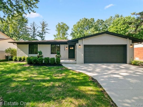 1227 Shallowdale Drive, Troy, MI 48085
