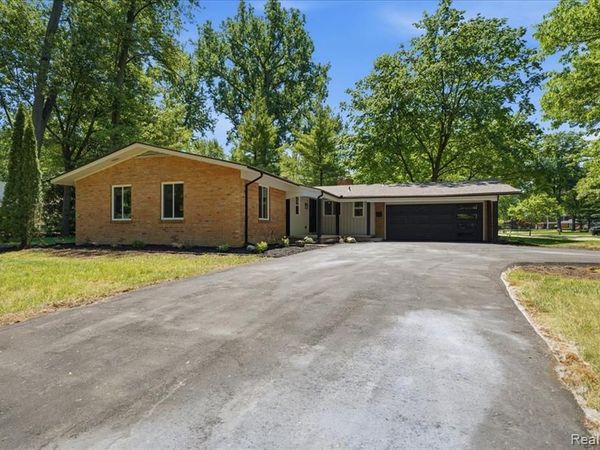 3096 Myddleton Drive , Troy, MI 48084