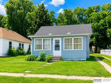 2433 N Cotner Boulevard, Lincoln, NE 68507