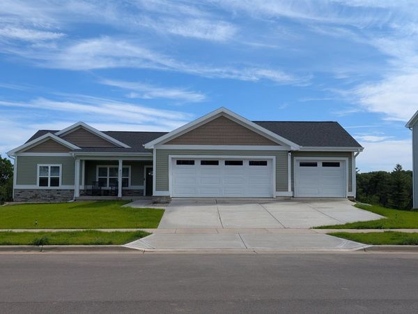 325 Elizibeth Circle, Brooklyn, WI 53521