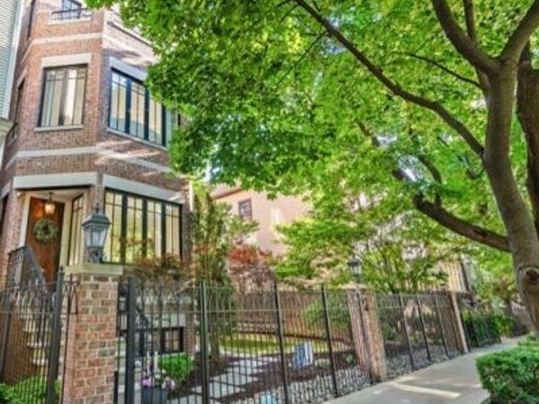 1331 W Wolfram Street, Chicago, IL 60657