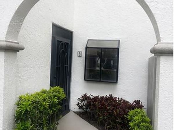 5250 Europa Drive, Unit B, Boynton Beach, FL 33437