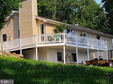 147 BLUE RIDGE AVENUE , CHESTER GAP, VA 22623