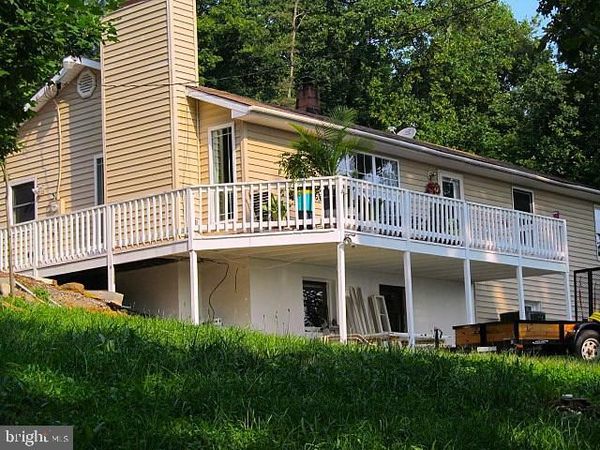 147 BLUE RIDGE AVENUE , CHESTER GAP, VA 22623