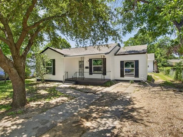 821 Gustave Street , River Oaks, TX 76114
