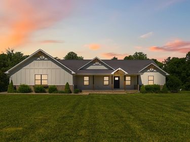 220 Davis Lane, Russell Springs, KY 42642