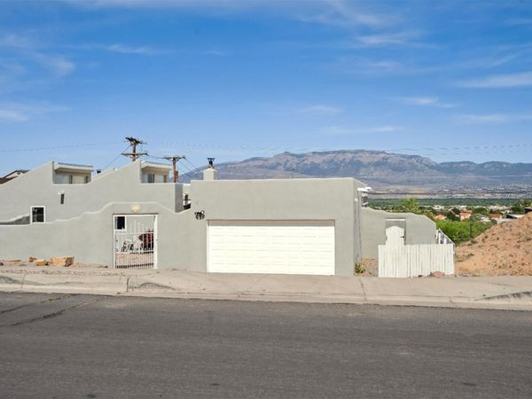 10520 Redbud Street NW, Albuquerque, NM 87114
