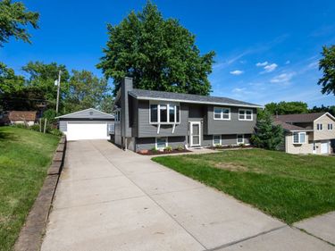 4718 N Ripley Street, Davenport, IA 52806