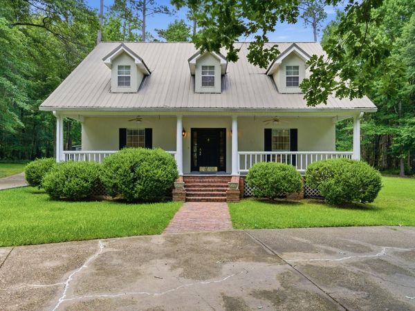 310 Quail Hollow Pl, Hattiesburg, MS 39402