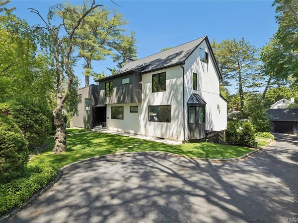 112 Huntington Road , Port Washington, NY 11050
