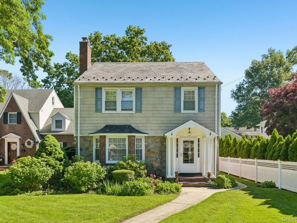 131 Floral Parkway, Floral Park, NY 11001