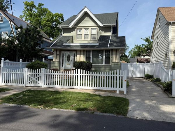 110-07 196th Street , Saint Albans, NY 11412