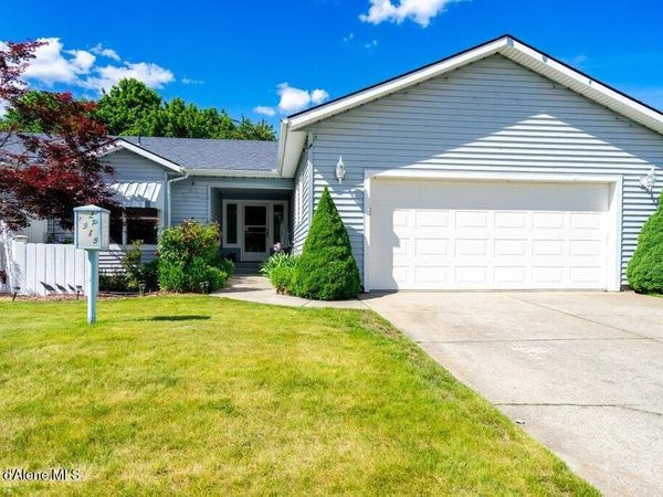 1385 W Woodlawn Dr , Hayden, ID 83835