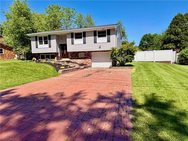 302 Sun Valley Dr , Cranberry Twp, PA 16066
