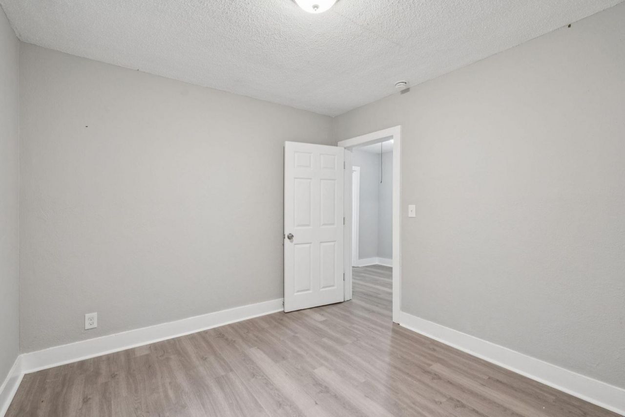 2732 Houston Street Photo 10