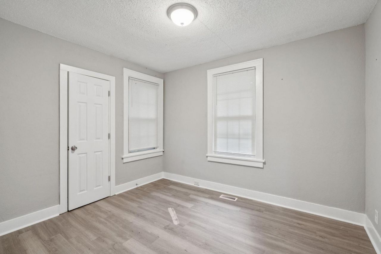 2732 Houston Street Photo 5