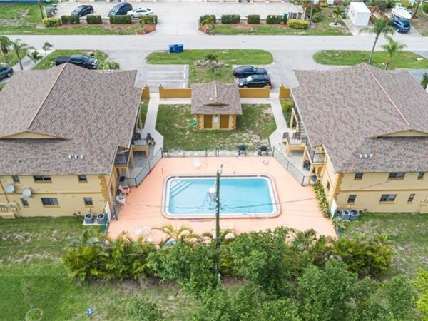 1318 SE 40th TER, CAPE CORAL, FL 33904