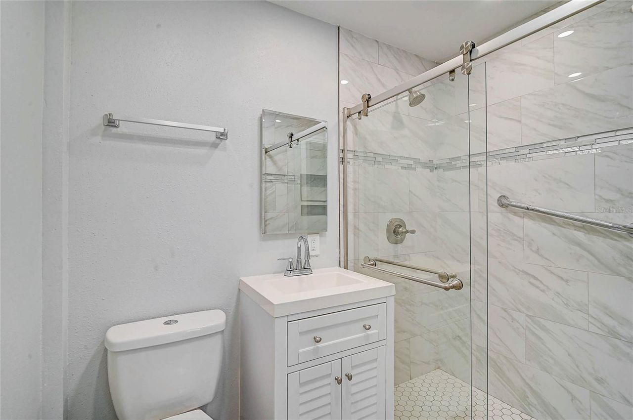 3215 Pine Valley Drive , Sarasota, FL 34239 Photo