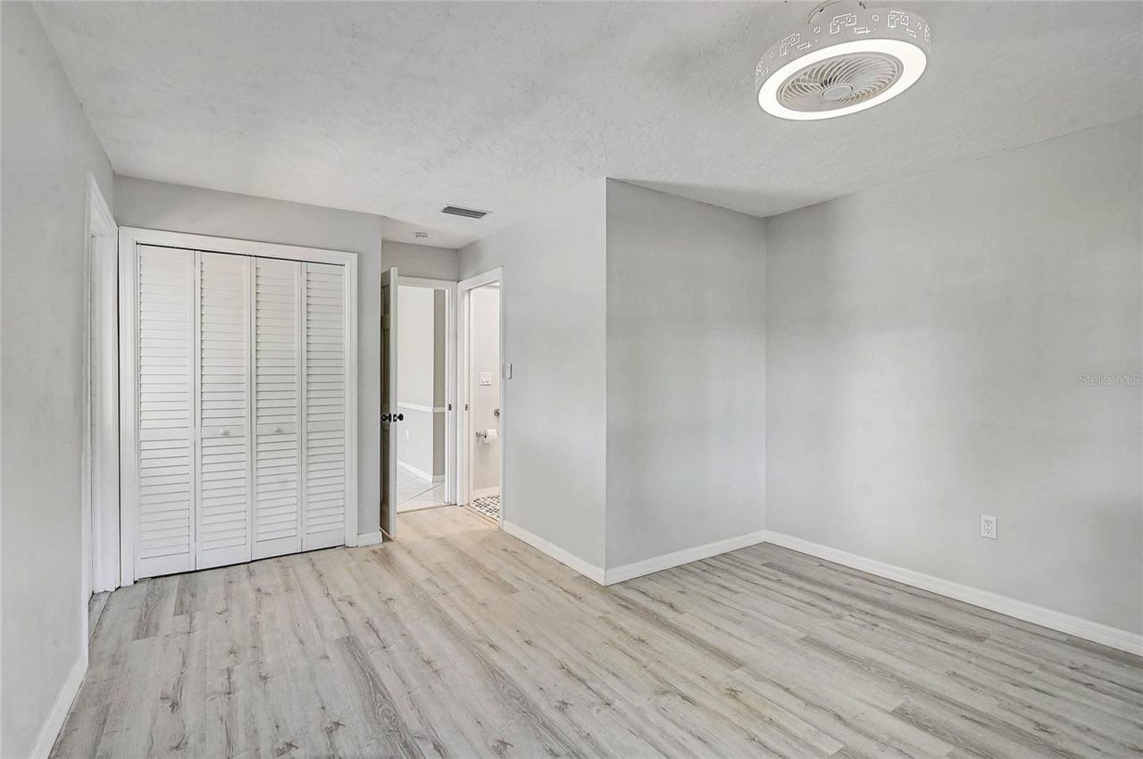 3215 Pine Valley Drive , Sarasota, FL 34239 Photo