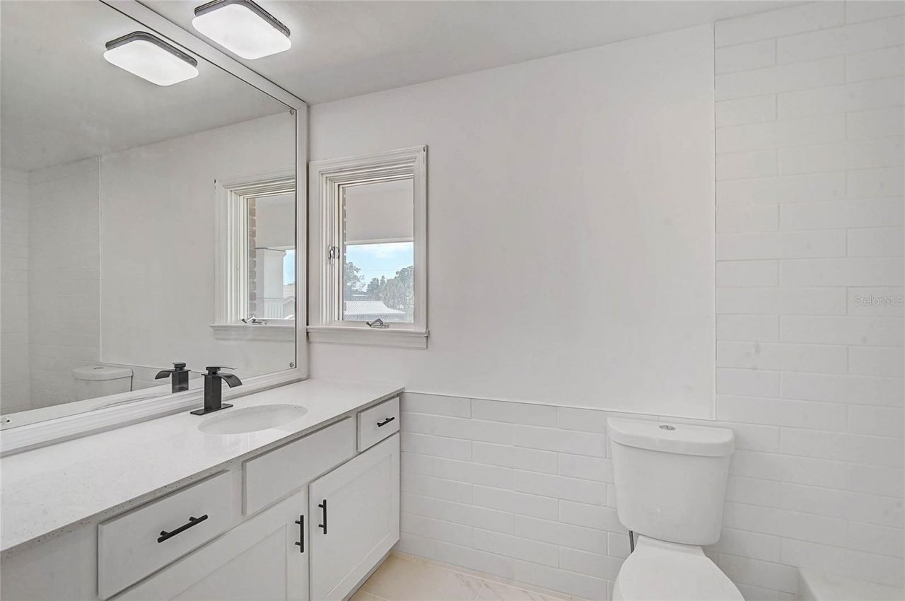 3215 Pine Valley Drive , Sarasota, FL 34239 Photo