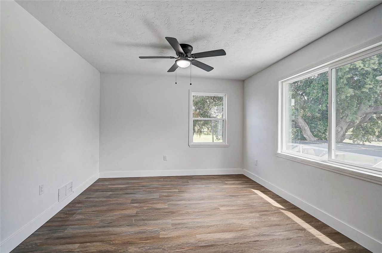 3215 Pine Valley Drive , Sarasota, FL 34239 Photo
