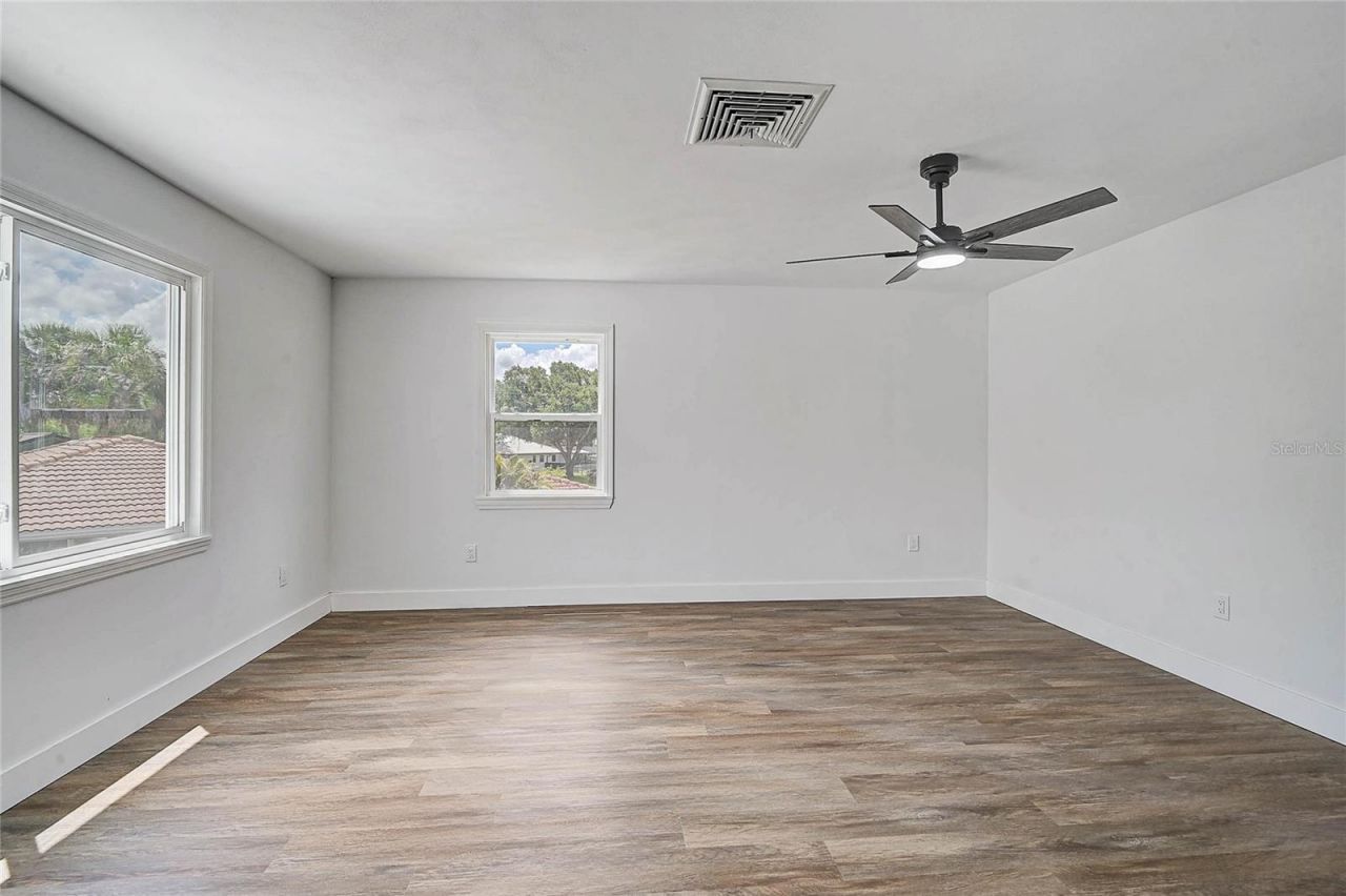 3215 Pine Valley Drive , Sarasota, FL 34239 Photo